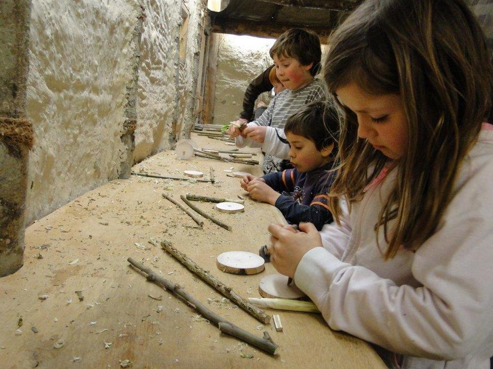 Kinderferienprogramm: „Steinzeitwerkstatt in den Pfahlbauten“ (Unterhaltung / Freizeit | Uhldingen-Mühlhofen)