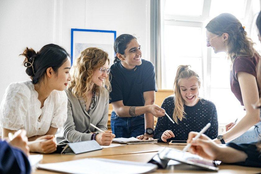 Vielfaltsdiskurse: „Interkulturelle Kompetenzen und ihre Bedeutung im Arbeitskontext“ (Webinar | Online)